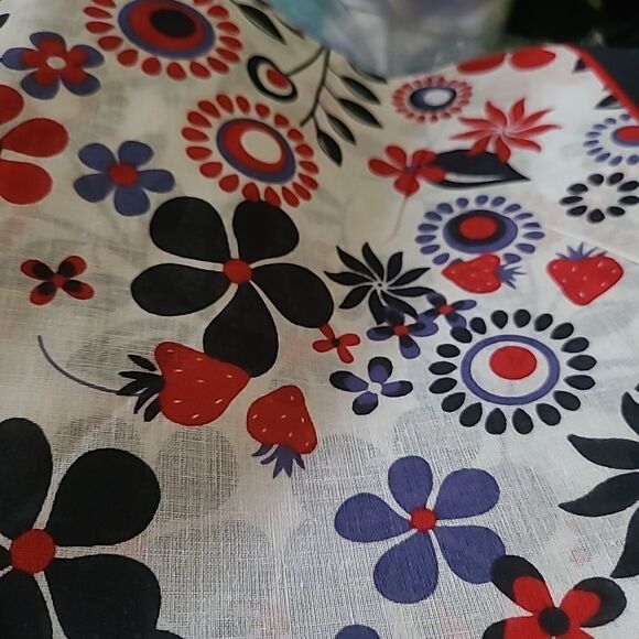 Floral/Strawberries Bandana - Picture 1 of 3
